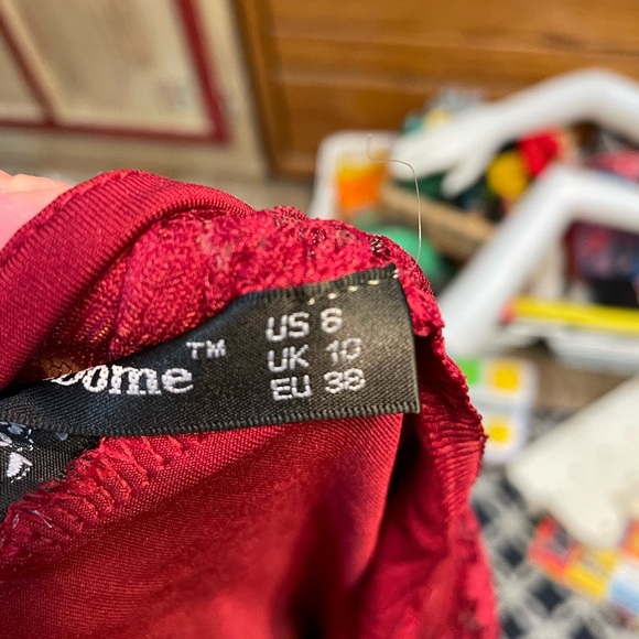 Sleeveless red blouse size 6 nwt - Picture 8 of 8